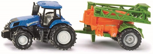 New Holland tractor met veldsproeier